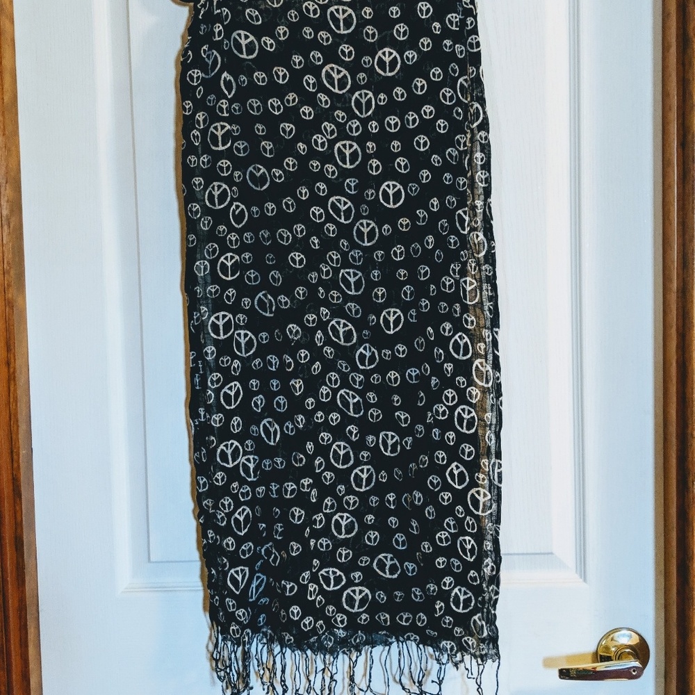 ♥️Black and white peace scarf